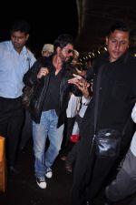 Shahrukh Khan snapped at international airport on 6th Sept 2012 (4).JPG
